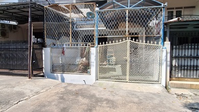 Rumah Megah Unfurnished Daerah Strategis di Kelapa Gading