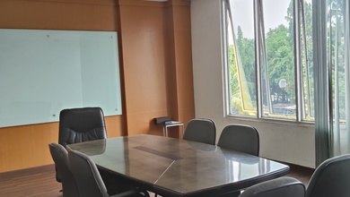 Dijual Mini Gedung Kantor Ada Lift. Pinggir Jalan Raya. Cempaka Putih. Jakarta Pusat