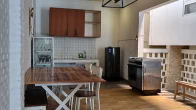 Kesempatan Rumah di Serpong Utara, Tangerang Selatan, LB 200m², Harga 2 Miliar