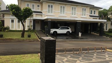 Kesempatan Eksklusif, rumah Mewah di Sektor 7-Bintaro, Tangerang Selatan, LB 250m²