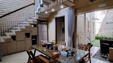 Rumah Elegan di BSD Nusaloka, Tangerang, 5 Kamar Tidur, LT 200m²