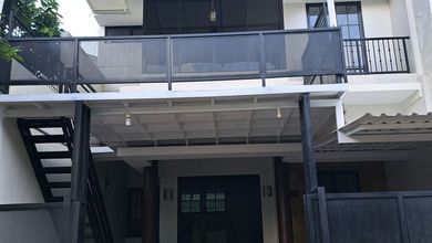 Rumah Mewah di BSD Griya Loka, Tangerang, 4 Kamar Tidur, LT 112m²