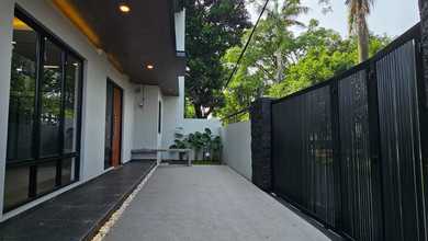 Rumah Elegan di BSD Griya Loka, Tangerang, 4 KT, LT 159m²