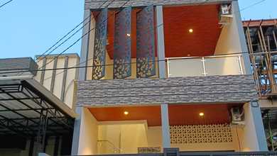 Rumah Elegan di Kelapa Gading, Jakarta Utara, 4 KT, LT 102m²