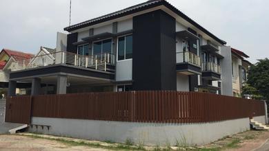 Rumah Elegan di Taman Surya, Jakarta Barat, 4 Kamar Tidur, LT 252m²