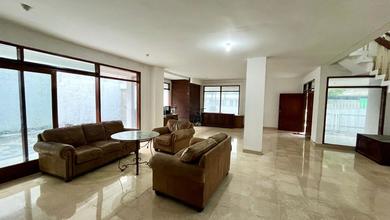 Rumah Elegan di Kebayoran Baru, Jakarta Selatan, 4 Kamar Tidur, LT 500m²