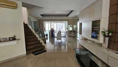 Rumah Mewah di Kemandoran, Jakarta Selatan, 3 Kamar Tidur, LT 360m²