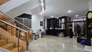 For Sale rumah Eksklusif di Intercon, Jakarta Barat - LT 240m²