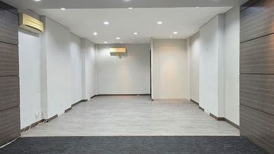Disewakan Ruko 3,5 Lantai di Jl. Jalur Sutera Jalan Utama Alam Sutera