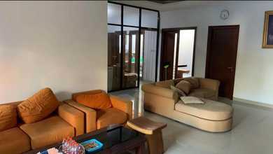 Rumah Elegan di Pedungan, Denpasar, 6 Kamar Tidur, LT 286m²
