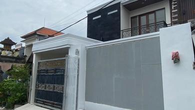 Kesempatan Rumah di Denpasar Barat, Denpasar, LB 135m², Harga 2,5 Miliar