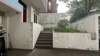 Hunian Mewah di Jatikarya, Bekasi, 6 KT, LT 251m²