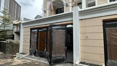 Penawaran Langka, rumah Mewah di Pejaten, Jakarta Selatan, LB 240m²