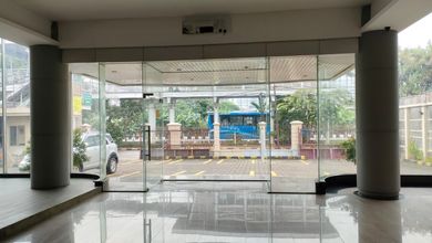 Kantor gedung ex showroom rapi di Jl sunter jakarta utara