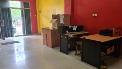 Ruko Ciputat Rapi Siap Pakai Tinggi Dr Jalanan Di Jl Ir.h Juanda 