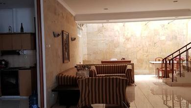 Rumah Mewah di Kelapa Gading, Jakarta Utara, 4 KT, LT 180m²