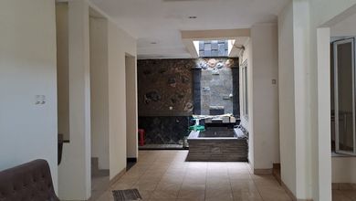 Jual Rumah Siap Huni di Kota Wisata, Jakarta Timur, Luas 144 m2
