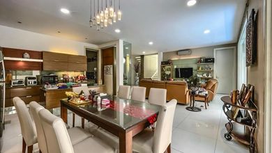 Penawaran Eksklusif, rumah Prestisius di Kebon Jeruk, Jakarta Barat, LB 450m²