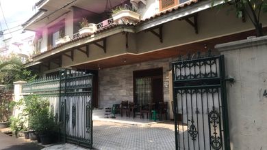 Rumah Elegan di Tebet, Jakarta Selatan, 7 Kamar Tidur, LT 270m²