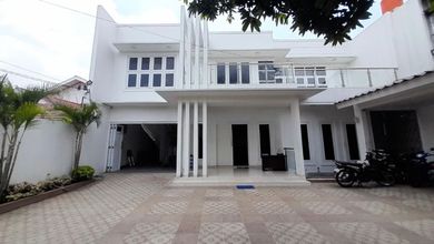 Kesempatan Eksklusif, rumah Prestisius di Jati Padang, Jakarta Selatan, LB 600m²