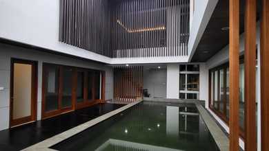 Dijual rumah Eksklusif di Pondok Indah, Jakarta Selatan - LT 489m²