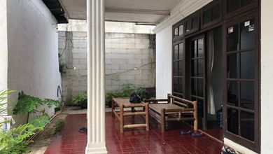 Penawaran Langka, rumah Prestisius di Mampang Prapatan, Jakarta Selatan, LB 300m²
