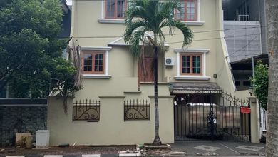 Rumah Area Premium Puri Indah, Jakarta Barat - Harga Menarik 5,7 Miliar