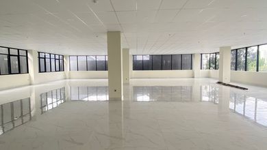 gedung baru 8 lantai di Jakarta Selatan