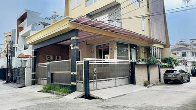 Rumah Elegan di Sunter, Jakarta Utara, 5 Kamar Tidur, LT 180m²