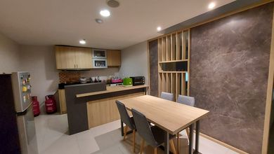 Jual Unit Apartemen Siap Huni 3BR Furnished Good Condition