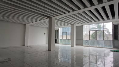 Disewakan Ruko Gandeng 200 M,4,5 Lantai Di Boulevard Raya Kelapa Gading