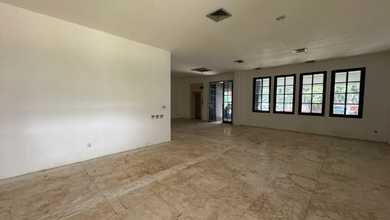 TERMURAH DIJUAL CEPAT  GEDUNG 3 LANTAI DI KEMANG JAKSEL