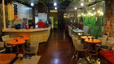 Dijual Cepat Ruko Kensington 6 Lantai di Kelapa Gading , Siap Huni , Bagus, Ada Lift ..***Vicky