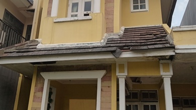 Kesempatan Rumah di Kota Wisata, Jakarta Timur, LB 80m², Harga 1,6 Miliar