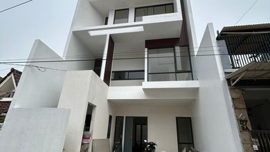 Kesempatan Langka, rumah Mewah di Citra Garden, Jakarta Barat, LB 260m²