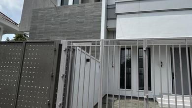 Rumah Mewah di Kawasan Citra Garden, Jakarta Barat, LB 170m², Harga 3,1 Miliar