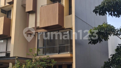 Rumah Prestisius untuk Disewakan di BSD, Tangerang Selatan, Harga 70 Miliar /tahun