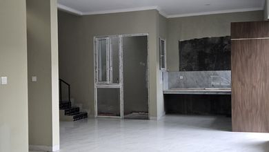 Dikontrakkan Rumah Murah di Villa Melati Mas, Tangerang Selatan, LT 143m²