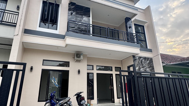 Rumah Mewah di Kawasan Villa Melati Mas, Tangerang Selatan, LB 200m², Harga 2,7 Miliar