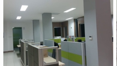 Gedung 4 Lantai di Jalan Panjang Kebon Jeruk, Jakarta Barat