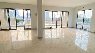 Ruko Gandeng Hoek di Illago Grande Gading Serpong, Tangerang