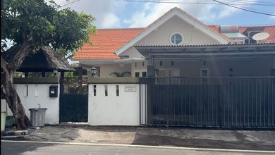 Rumah Modern Luas 200 Jual area Jimbaran, Badung