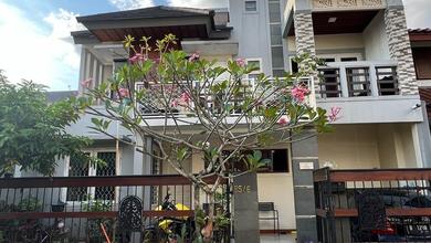 Kesempatan Rumah di Ciputat, Tangerang Selatan, LB 200m², Harga 2,2 Miliar