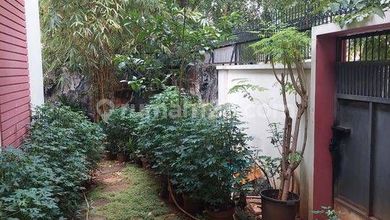 Rumah Elegan di Duri Kepa, Jakarta Barat, 7 Kamar Tidur, LT 330m²