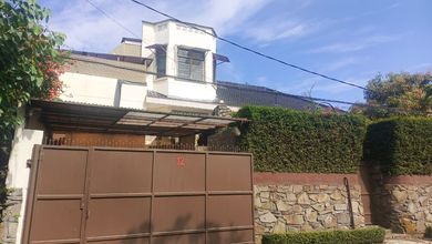 Rumah Mewah di Sukasari, Bandung, 5 Kamar Tidur, LT 400m²