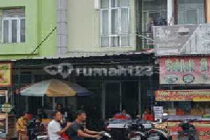 Ruko Golden Karawaci, Ramai Area Kuliner