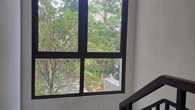 Rumah Mewah di BSD, Tangerang, 4 Kamar Tidur, LT 135m²