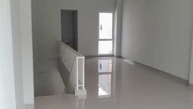 Disewakan Ruko 2 Lantai Hadap Danau di Sunset Avenue Citra 8, Jakarta Barat