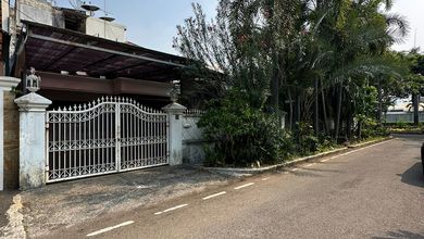 Rumah Mewah di Pulomas, Jakarta Timur, 4 Kamar Tidur, LT 456m²