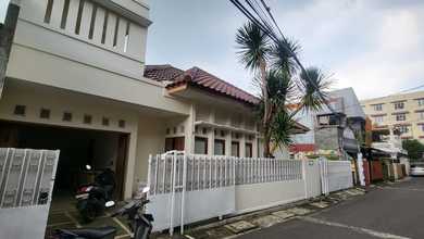 Dikontrakkan Rumah Murah di Pancoran, Jakarta Selatan, LT 200m²